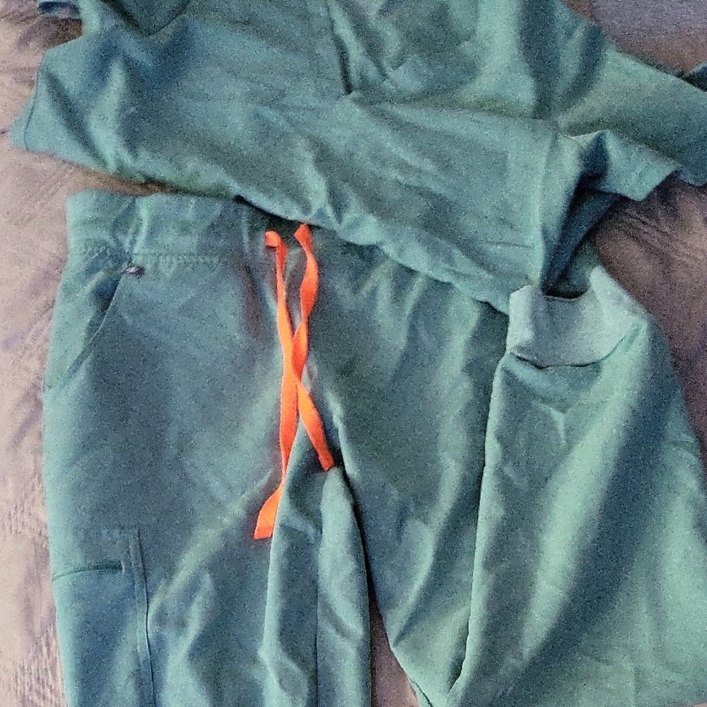 Figs Green Scrub Set with Orange Drawstring